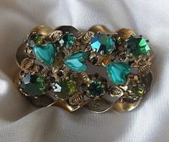 VINTAGE STAMPED AUSTRIA GOLD TONE BROOCH w/GREEN RHINESTONES & AQUA GLASS HEARTS
