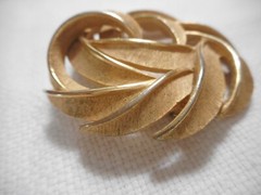 Vtg Crown TRIFARI Brooches Cutout Wreath & Baguette Bar Pin 1955-1969 Gold Tone