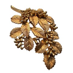 Crown Trifari Elderberry Brooch Leaves Berries Gold Trifarium Vintage Mid Cent 3