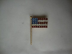 VTG 1970s FASHION JEWELRY RED WHITE & BLUE RHINESTONE AMERICAN FLAG BROOCH/PIN