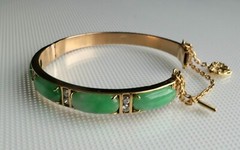 18K YELLOW GOLD JADEITE JADE & DIAMOND OVAL HINGED BANGLE BRACELET SIZE 6”