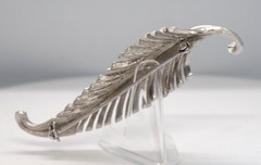 Vintage Silver-Tone Textured Feather Brooch Satin Finish 3.5 Inches Long