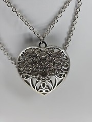 Vintage Claire’s Necklace Silver Chain With Heart Cage Pendant 18.5″ Drop