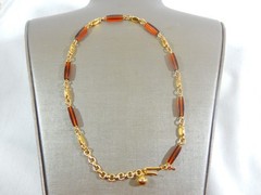 VTG 60’s TRIFARI MINIMALIST AMBER LUCITE STATIONS GOLD TONE 15.5″ NECKLACE