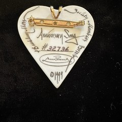 P. Buckley Moss 1999 Anniversary Song Heart Brooch Pendant Anna Perenna #32736