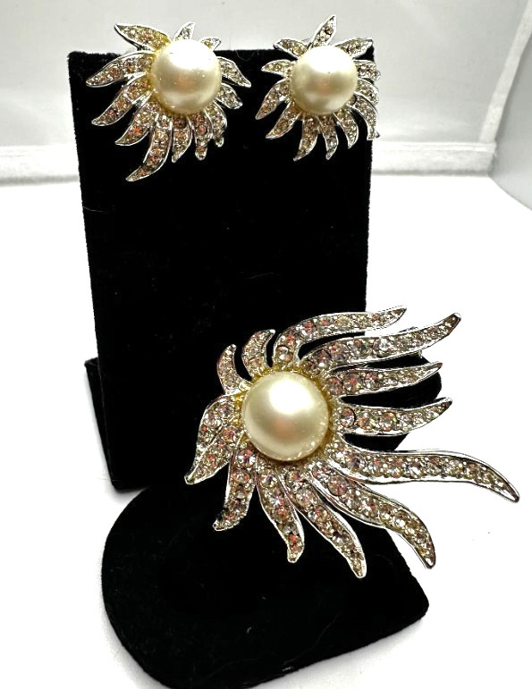 Lovely Vintage Signed Celebrity N.Y. Rhinestone Faux Pearl Brooch & Earrings Set