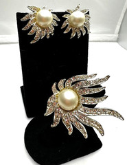Lovely Vintage Signed Celebrity N.Y. Rhinestone Faux Pearl Brooch & Earrings Set