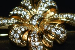 Rare Vintage SWAROVSKI Brooch Pin Sparkly Crystals Gold Tone Swan Mark