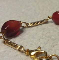 MaryBee Jewelry: 7 1/2″ Gold Tone Stone Carnelian? Bracelet 01-01-2021 (B)