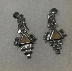 Vintage GORGEOUS EARRINGS Rhinestone Prong Set Stones Triangle Center