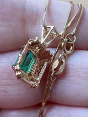 VINTAGE 10K/14K YELLOW GOLD EMERALD GREEN COLOR CZ PASTE ORNATE PENDANT NECKLACE