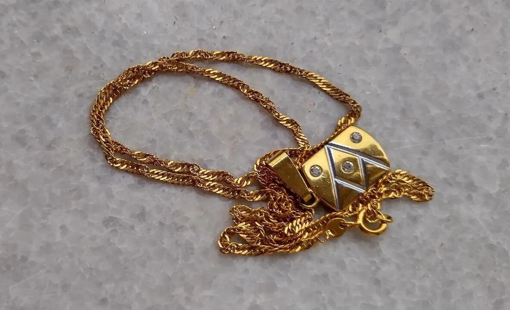 Vintage pendant with chain, golden tone metal