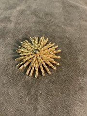 Then Signed Monáe Goldtone Starburst 1970S Vintage Pin/Brooch