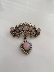VINTAGE HOLLYCRAFT GOLD-TONE FAUX FIRE OPAL CABOCHON Rhinestone BROOCH