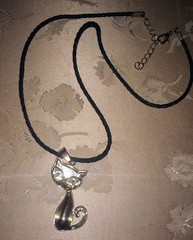 Vintage Big Eyes Gold Tone Cat Necklace & Fabric Braid Cord 18″ Siamese, Alien