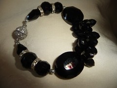NICOLE UN SIGNED BLACK CRYSTAL BEADS W RHINESTONE CLASP 7 “L BRACELET #23/5A