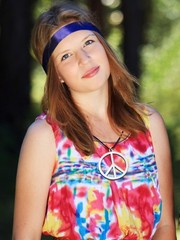 Tatuo 1 Piece Metal Peace Sign Pendant 1960s 1970s Hippie 2.1 inches, Silver