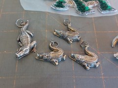 VINTAGE ALLIGATOR CROCODILE Reptile JEWELRY Parts Lot Gold Tone Pins UF Sticker