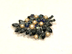 AURORA BOREALIS BLUE NAVETTE FAUX PEARL RHINESTONE 3″ LEAF FLORAL BROOCH VINTAGE