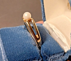 NOS Vintage 1985 Avon Genuine Cultured Pearl Ring Size 8 18K HGE Blue Velvet Box