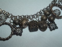 VINTAGE ROXSANN SIGNED RUNWAY ETCHED LINK CHUNKY BRASS DANGLE CHARM NECKLACE
