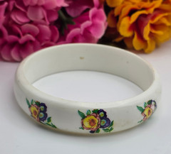 Vintage White Floral Lucite Bangle Bracelet 8 In Retro Cottagecore 17mm Wide