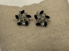 B. DAVID ART DECO VINTAGE BLACK CRYSTAL RHINESTONES FLORAL CLIP ON .75″ EARRINGS