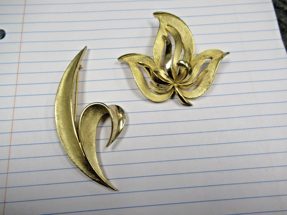 2 Vintage Signed Crown Trifari Gold Brush Brooch Pins Excellent!