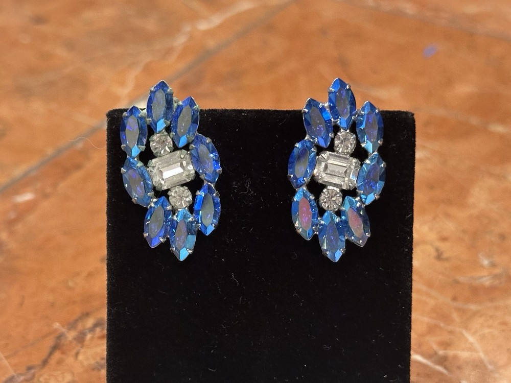B. DAVID BLUE AURORA BOREALIS NAVETTE EMERALD CUT RHINESTONE CLIP ON EARRINGS EU