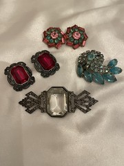 VTG-NOW JEWELRY LOT GLASS Stones Clear Brooch Blue/ Pink Red Earrings Post Clip