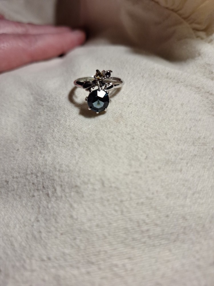 Can’t Find Markings Silver In Appearance Vintage Antique Ring Blue Stone/Pink