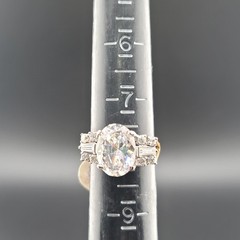 Vtg Sz 8 Ring Lg Oval Cubic Zirconia Rounds Baguette Fashion Jewelry Glam