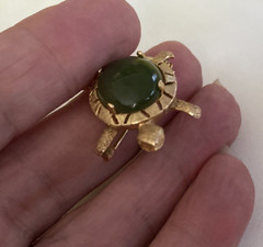 VINTAGE DESIGNER KARBRA 3.00ct JADE 14K YELLOW GOLD TURTLE BROOCH PIN 6 GRAMS
