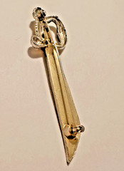Vintage Rhinestone Sword Brooch Pin Gold Tone Scimitar Saber 3 1/8″ Jewelry