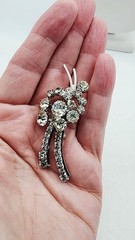 Vintage Rhinestone pronged brooch 2.5″