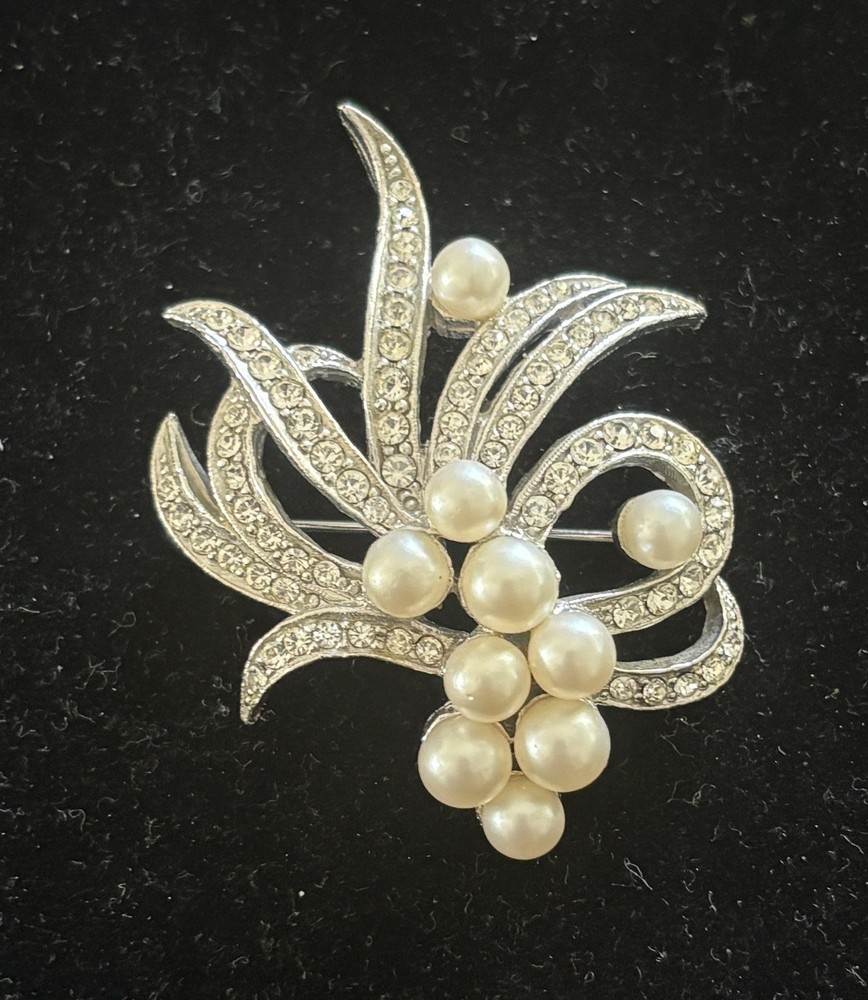 Vintage Pearl & Rhinestone Brooch Silver‑Tone Floral Swirl – Elegant 1950s Style