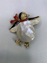 Lot of 5 Vintage to now brooch Pin Lot Christmas Holiday F23