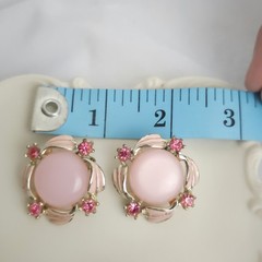 Vtg Pink Thermoset Flower Clip Earrings Rhinestone Gold Tone MCM Ribbon Cabochon