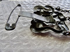 aRT NOUVEA ANTIQUE JEWELRY PIN ELITE WM LUKEY SILVER PLATE LARGE BROOCH neocurio