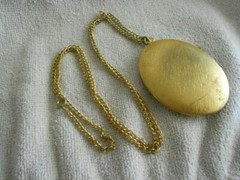Vintage Revlon Heirloom Empty Perfume Locket Pendant Necklace Gold Tone
