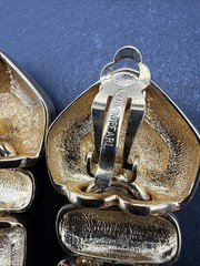 Erwin Pearl Vintage Dangle Gold Tone Black Enamel Clip On Earrings J6a