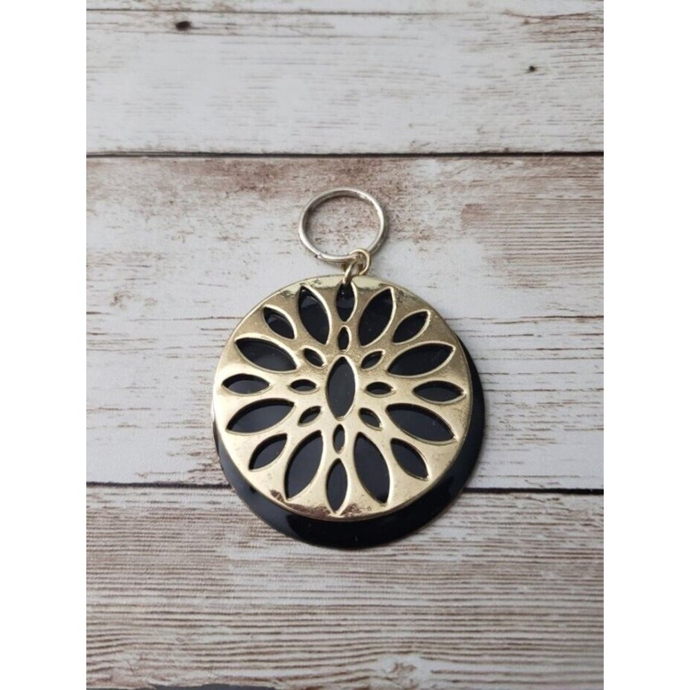 Vintage Pendant – Cut Out Flower Pattern Gold Tone & Black – No Chain Included