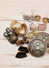 14 Pairs Of Vintage Earrings Coro, Monet, Trifari Japan. Screwback, Clip On,…