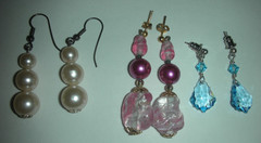LOT 22 PAIRS VINTAGE EARRINGS PIERCED DANGLE DROP BEADED STONE GLASS COLORFUL
