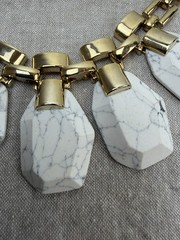 Vtg Ann Taylor White Howlite Goldtone Statement Bib Necklace 17.5″-18″ Spring