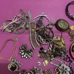 Vintage/Costume Jewelry Lot bracelets chains /Costume Pieces! Nice Stuff!