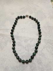 Modern Necklace stone green Beaded Collar Beads Pre Owned Condition Unique