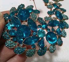Vintage Peacock rhinestone goldtone Brooch 4 1/2″ high