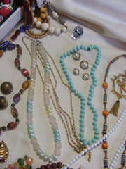 Vintage Jewelry Lot 9+ Pounds 100+ Pieces 50+ Necklaces Bracelets Earrings #E