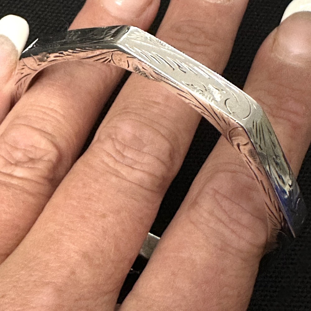 VINTAGE ESTATE STERLING SILVER HAND CARVED PUFFY OCTAGON BANGLE BRACELET 7 1/8”